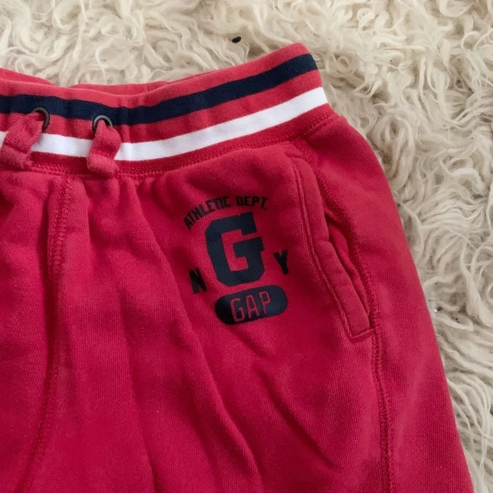 GAP Kids | Short Duo Set Camouflaged and Red Size Small Elastic Waist